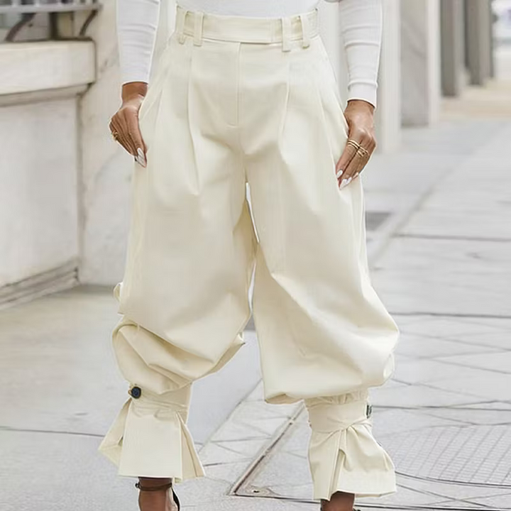 Dianella - Hochtaillierte Hose mit Rüschen-Saum