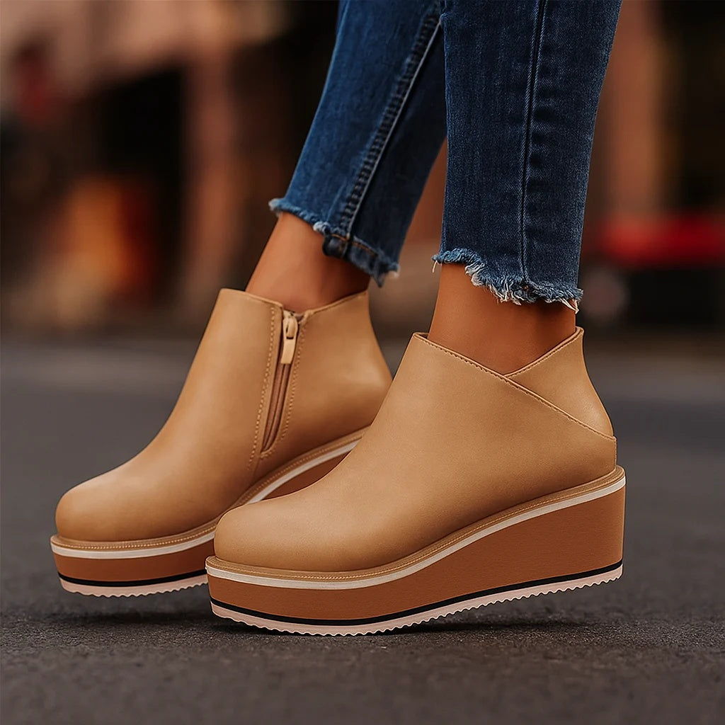 Neve - Gepolsterte Keilstiefeletten