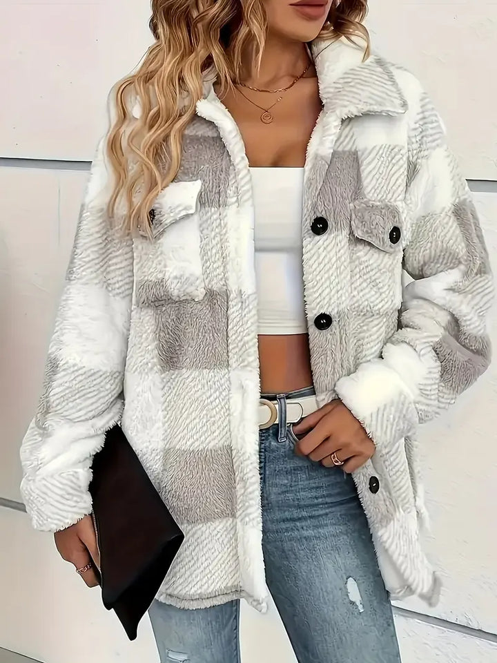 Emelisse - Kuschelige Hemdjacke mit Karomuster und Knopfleiste