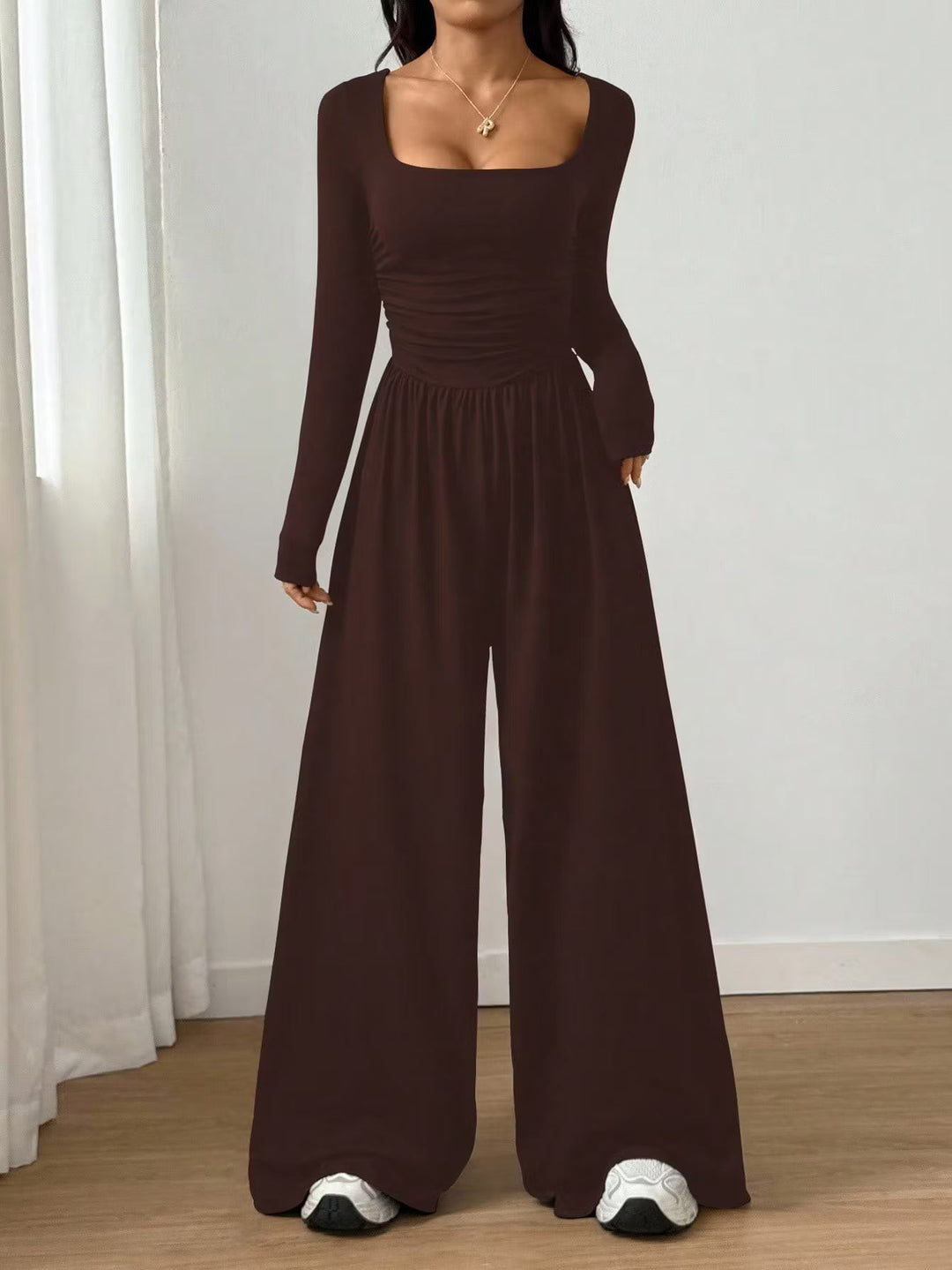 Alise - Geraffter Jumpsuit mit quadratischem Ausschnitt und weiten Beinen