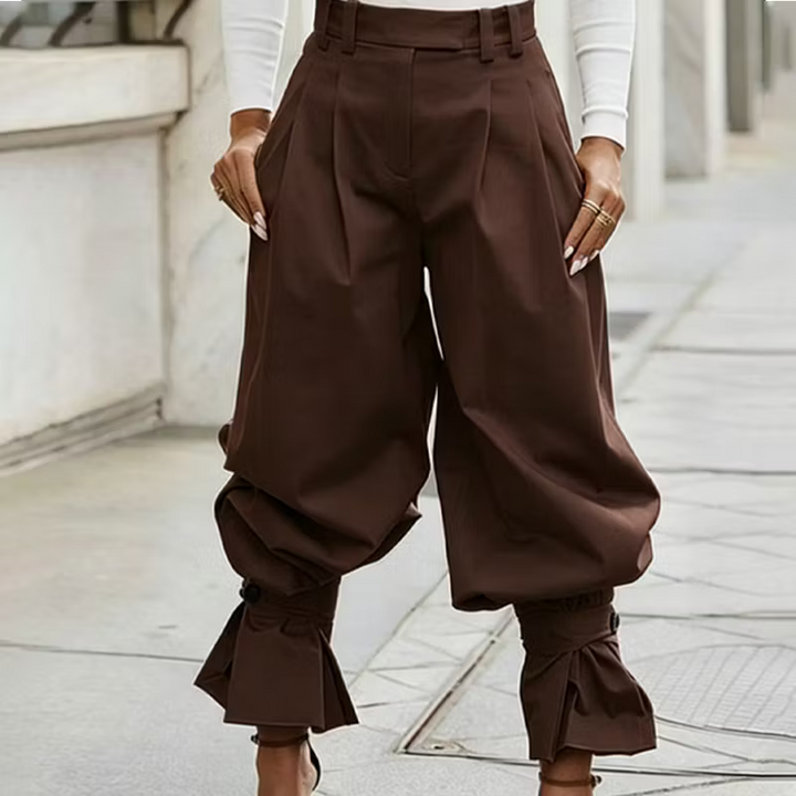 Dianella - Hochtaillierte Hose mit Rüschen-Saum