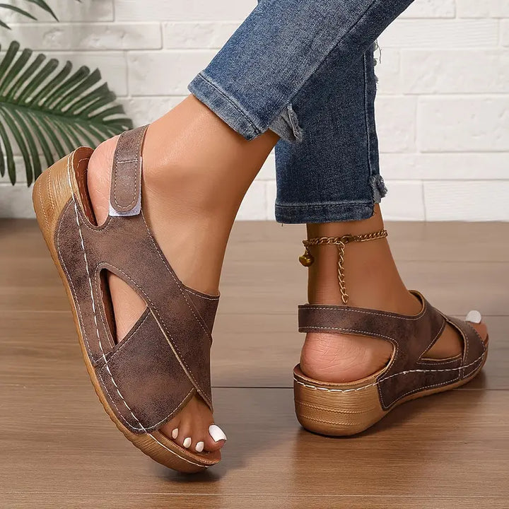 Lacey - Komfort-Sandalen mit gekreuzten Riemen