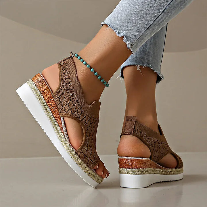 Orianne - Atmungsaktive Peep-Toe-Keilsandalen