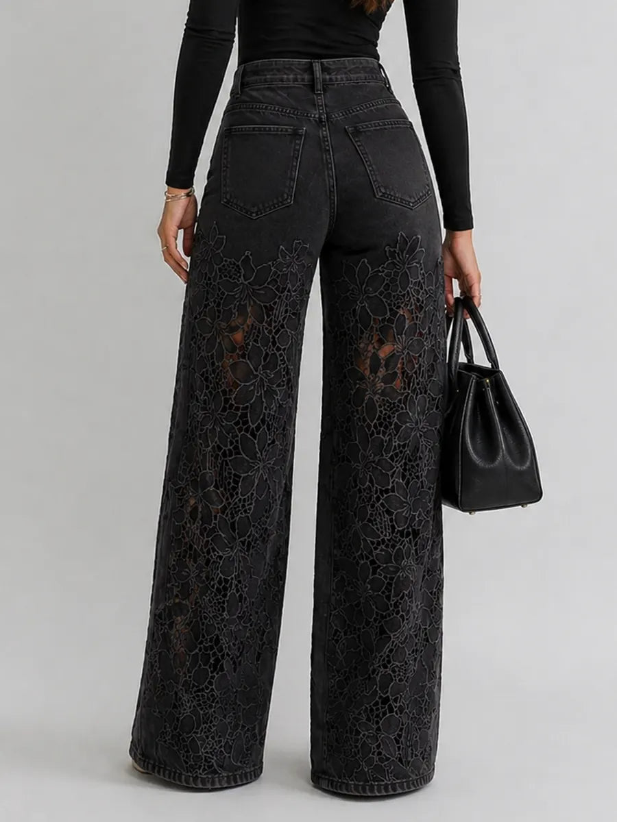 Kaliora - Weit geschnittene Jeans mit floraler Spitze