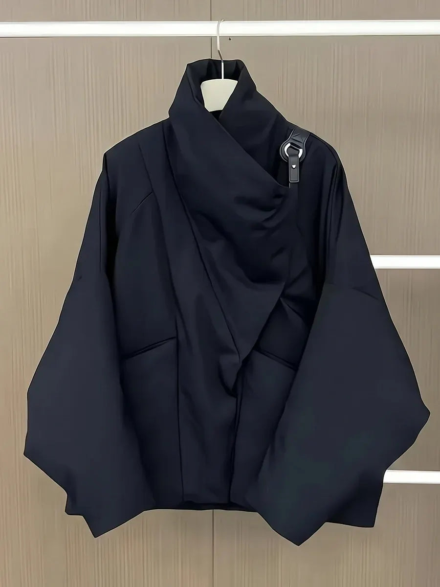 Ismena - Asymmetrische Pufferjacke mit hohem Kragen