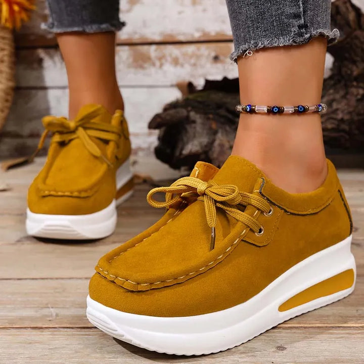 Eirwen - gepolsterte Plateau-Schnürschuhe