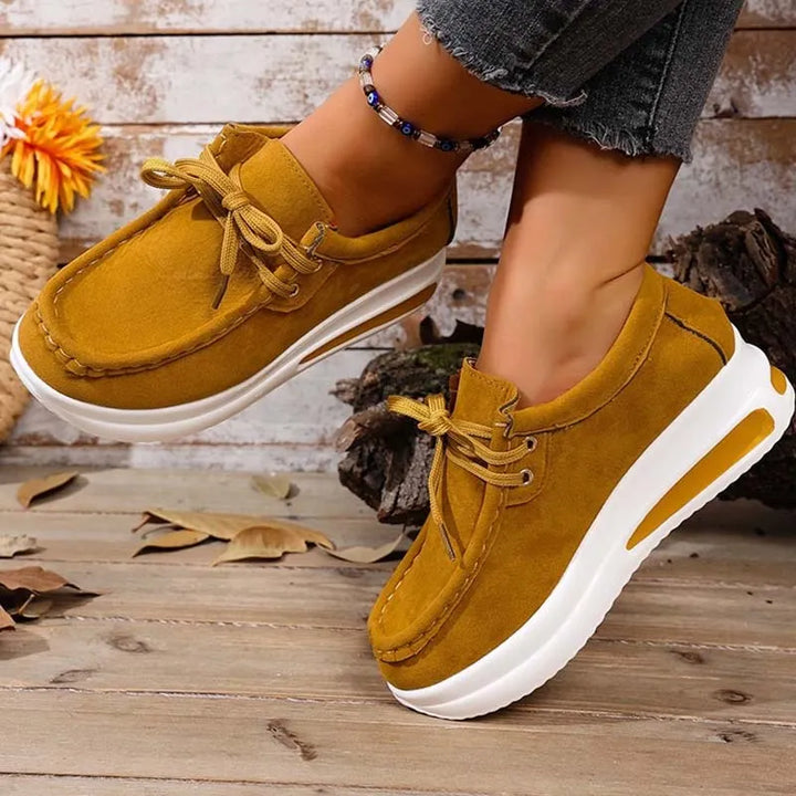 Eirwen - gepolsterte Plateau-Schnürschuhe