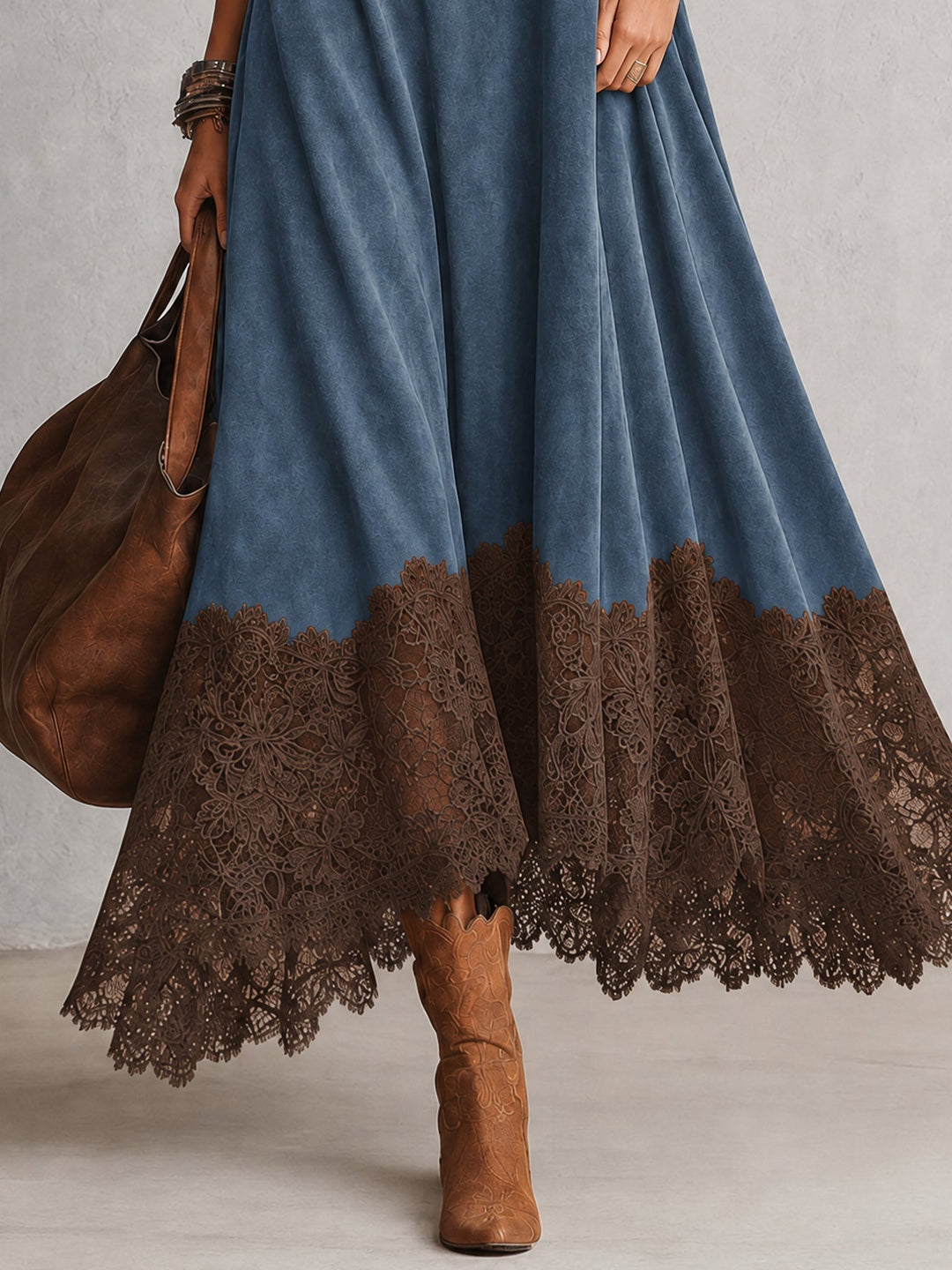 Maelis - Samtiges Maxikleid mit Spitzenbesatz