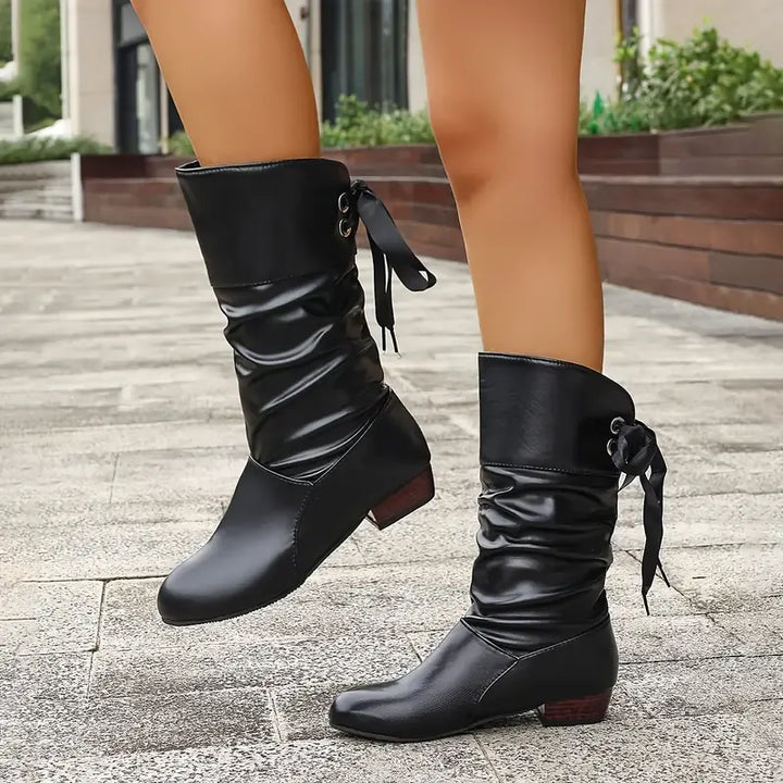 Hilda - Geraffte wadenhohe Schnürstiefel