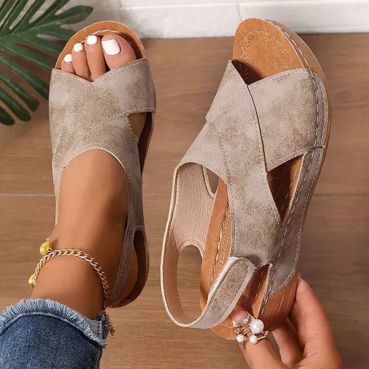 Lacey - Komfort-Sandalen mit gekreuzten Riemen