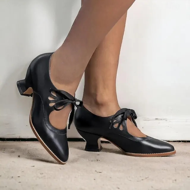 Veralyn - Vintage-Kitten-Heels mit Schnürung