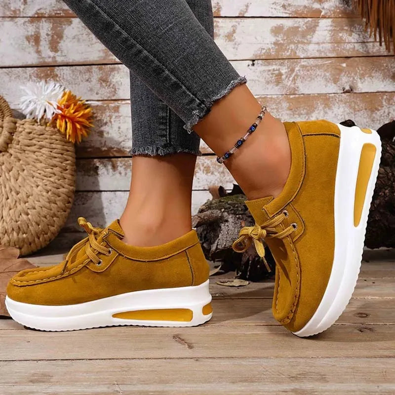 Eirwen - gepolsterte Plateau-Schnürschuhe