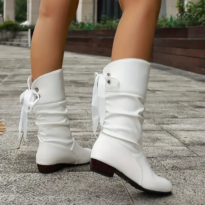 Hilda - Geraffte wadenhohe Schnürstiefel