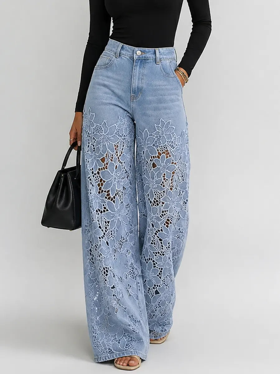 Kaliora - Weit geschnittene Jeans mit floraler Spitze