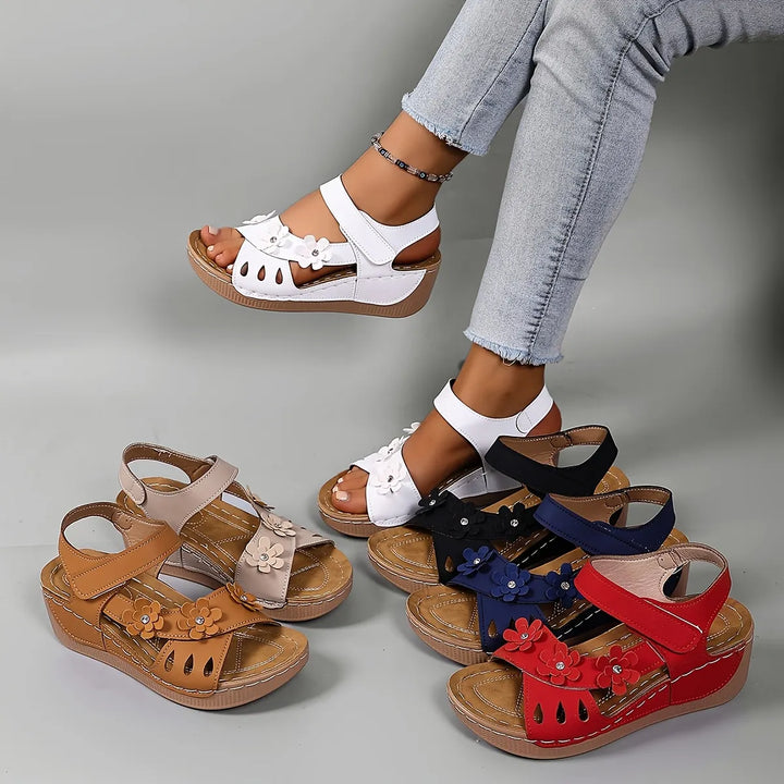 Fiorelia - Florale Komfort-Keilsandalen