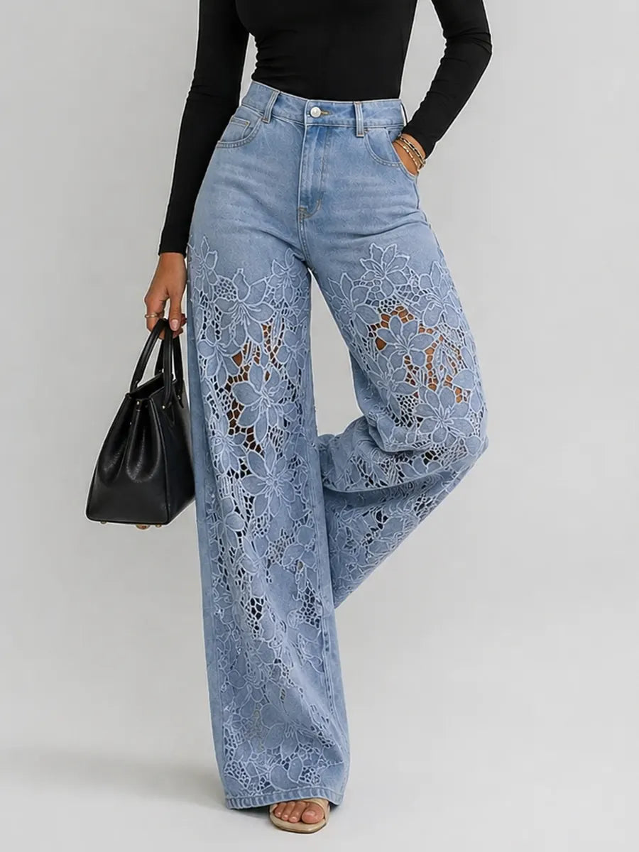 Kaliora - Weit geschnittene Jeans mit floraler Spitze