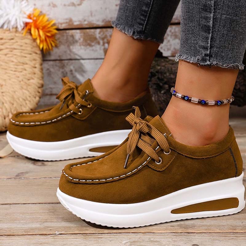 Eirwen - gepolsterte Plateau-Schnürschuhe