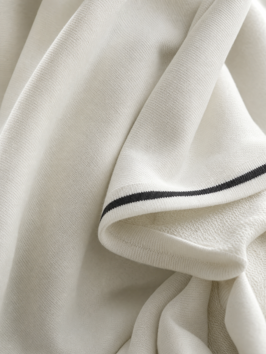 Aida - Sportives gestreiftes Maxikleid mit langen Ärmeln