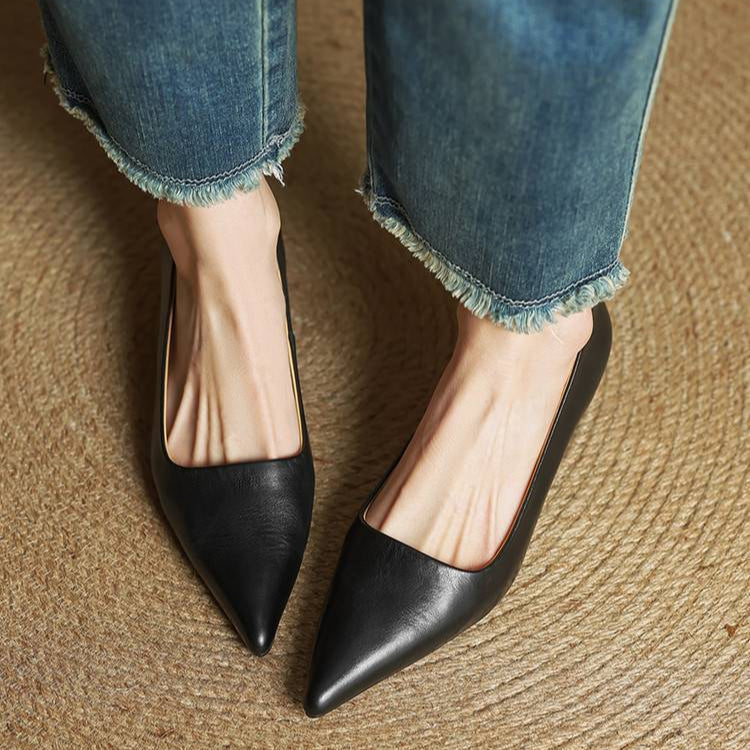 Serelina - Elegante Kitten-Heel-Pumps mit spitzer Zehenkappe