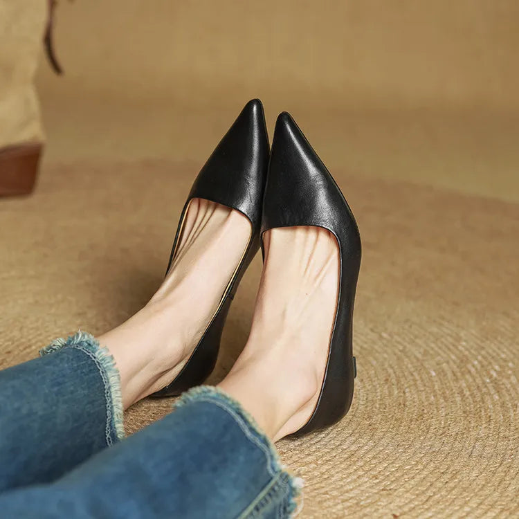 Serelina - Elegante Kitten-Heel-Pumps mit spitzer Zehenkappe