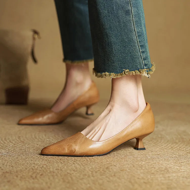 Serelina - Elegante Kitten-Heel-Pumps mit spitzer Zehenkappe