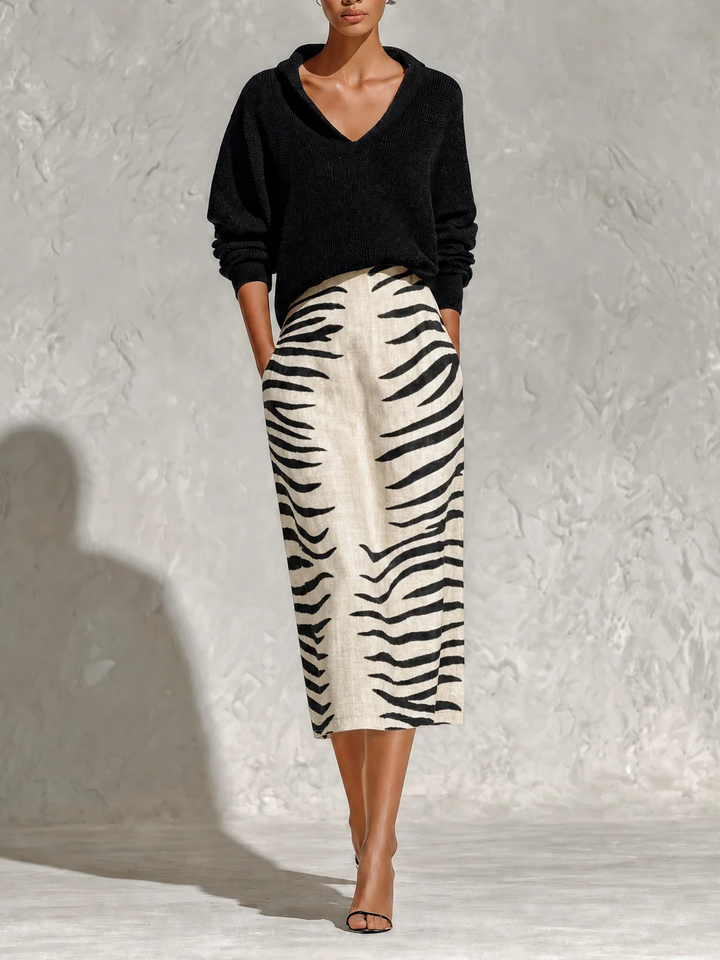 Aelyra - Strickpullover mit softem Griff & Midirock im Zebra-Print aus Leinen