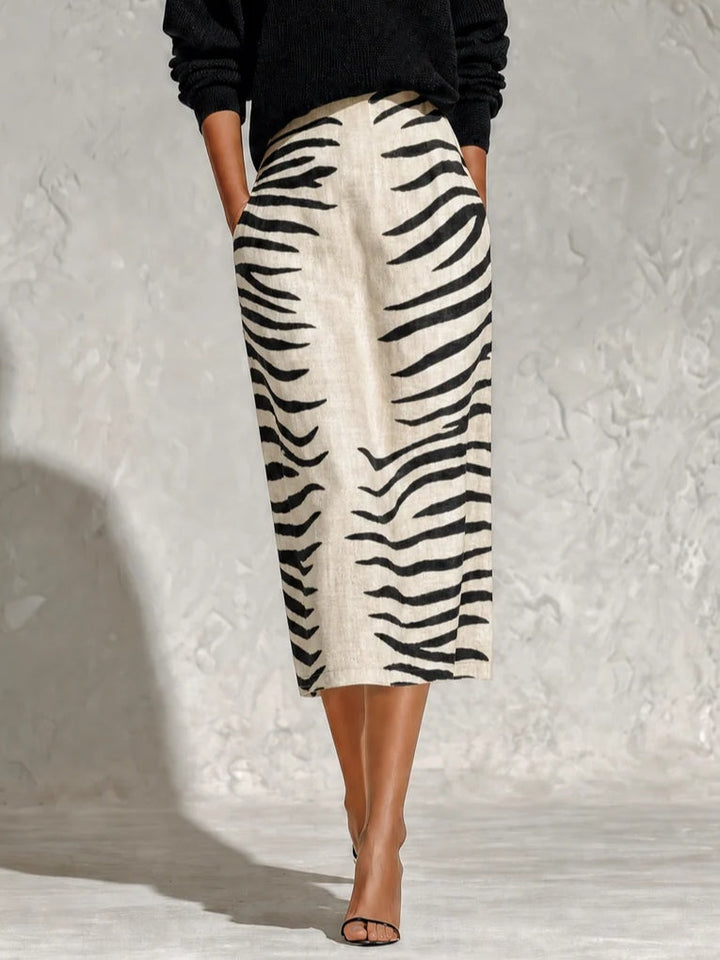 Aelyra - Strickpullover mit softem Griff & Midirock im Zebra-Print aus Leinen