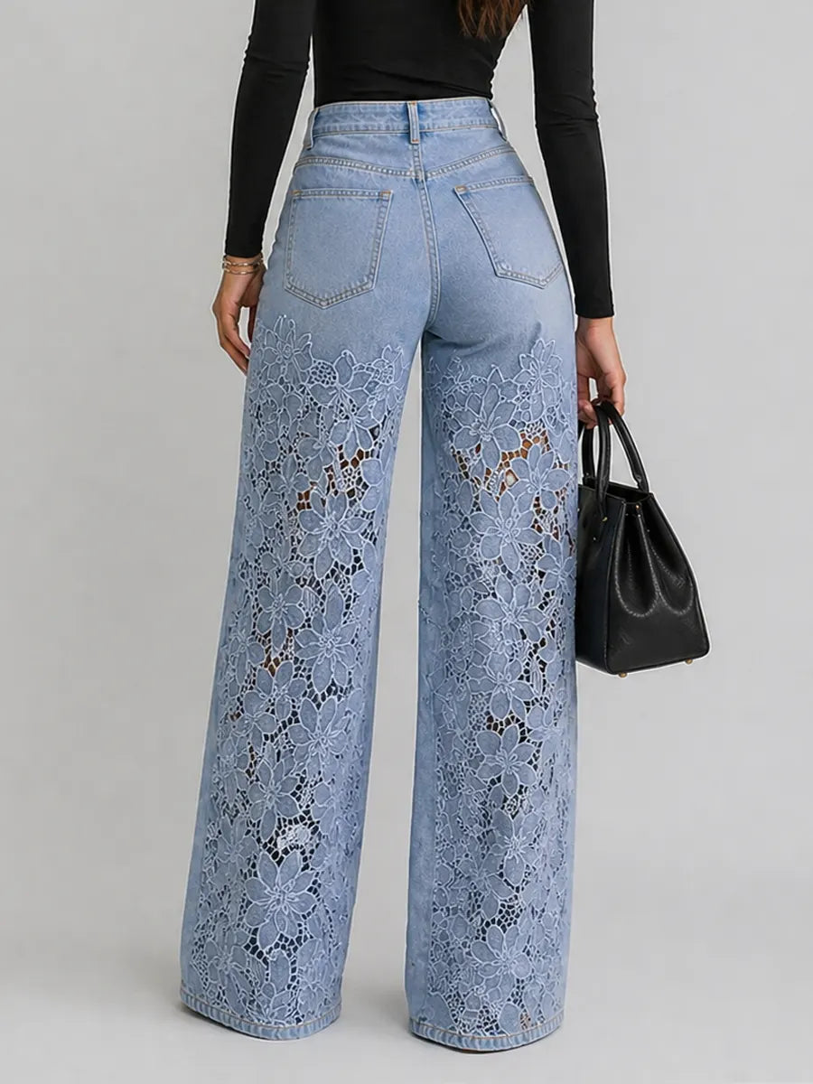 Kaliora - Weit geschnittene Jeans mit floraler Spitze