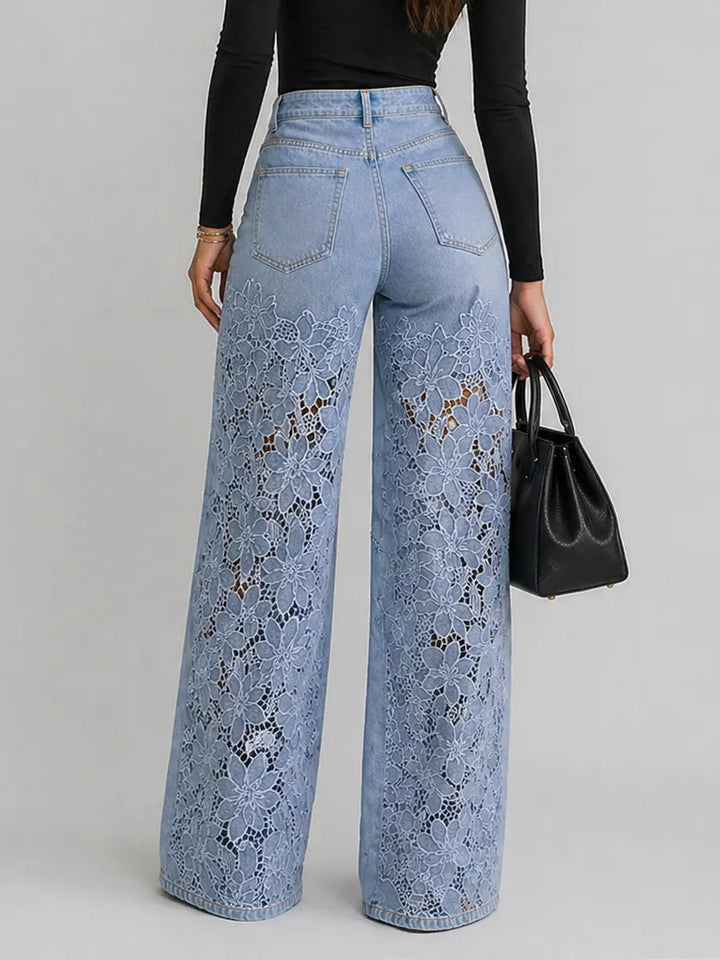 Kaliora - Weit geschnittene Jeans mit floraler Spitze