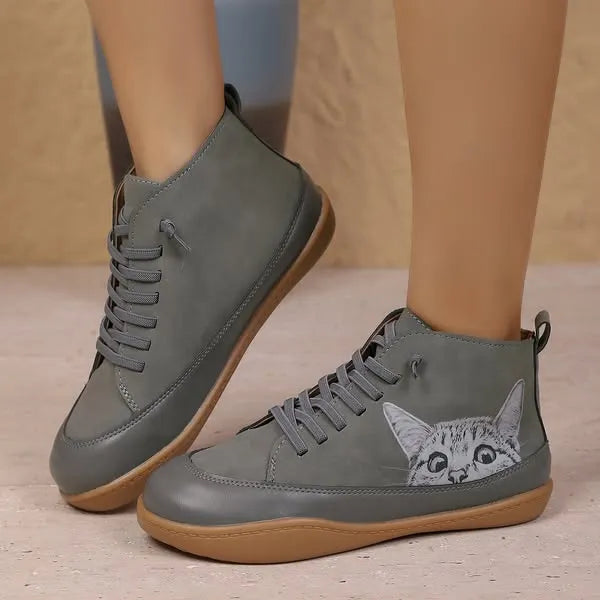 Zorelle - bequeme knöchelhohe Schuhe mit Katzenmotiv