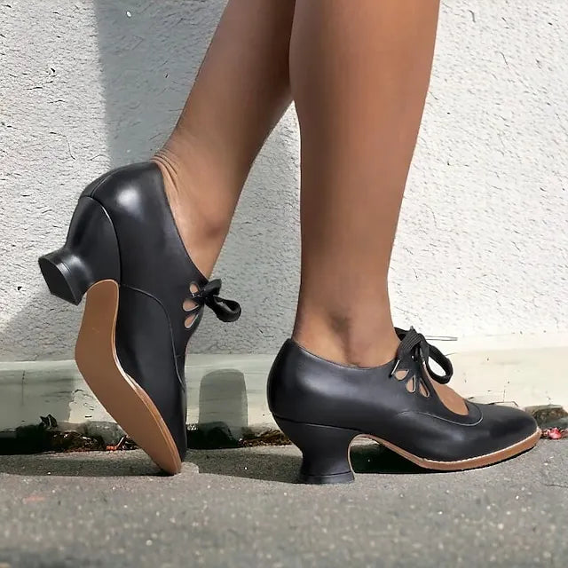 Veralyn - Vintage-Kitten-Heels mit Schnürung