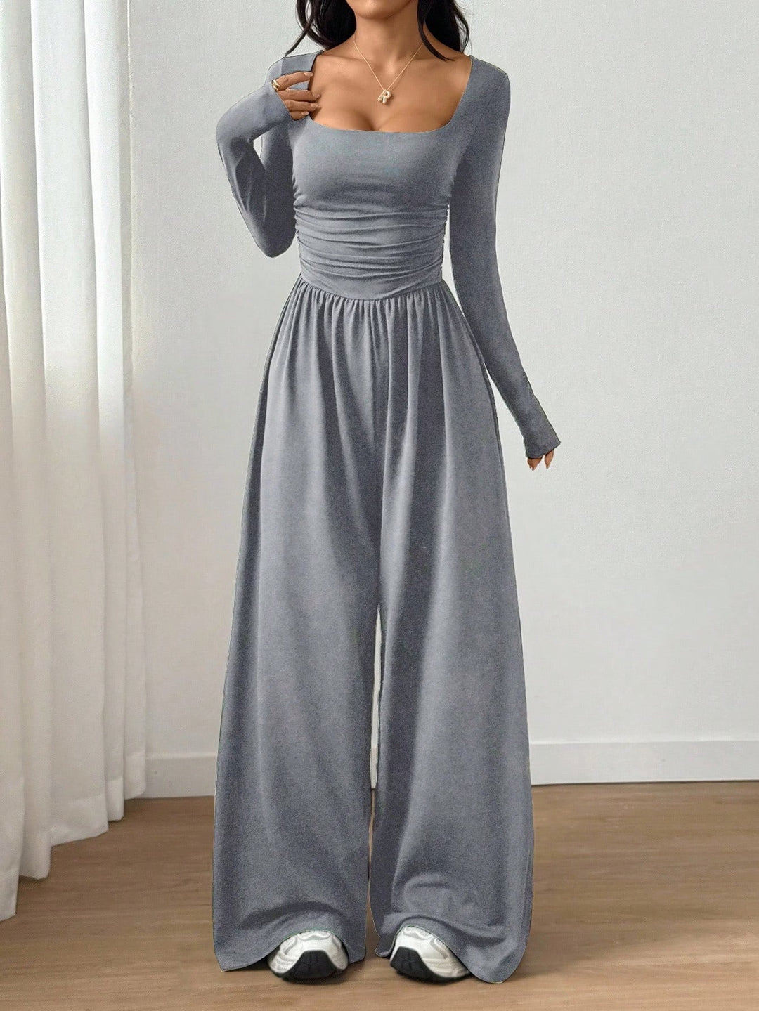 Alise - Geraffter Jumpsuit mit quadratischem Ausschnitt und weiten Beinen