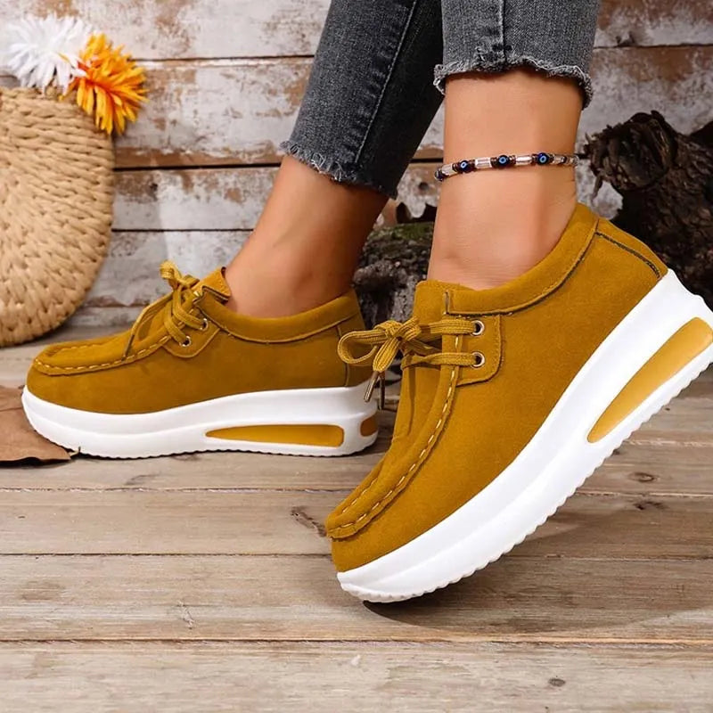 Eirwen - gepolsterte Plateau-Schnürschuhe