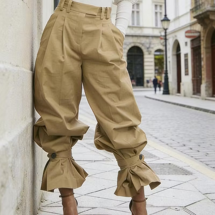 Dianella - Hochtaillierte Hose mit Rüschen-Saum