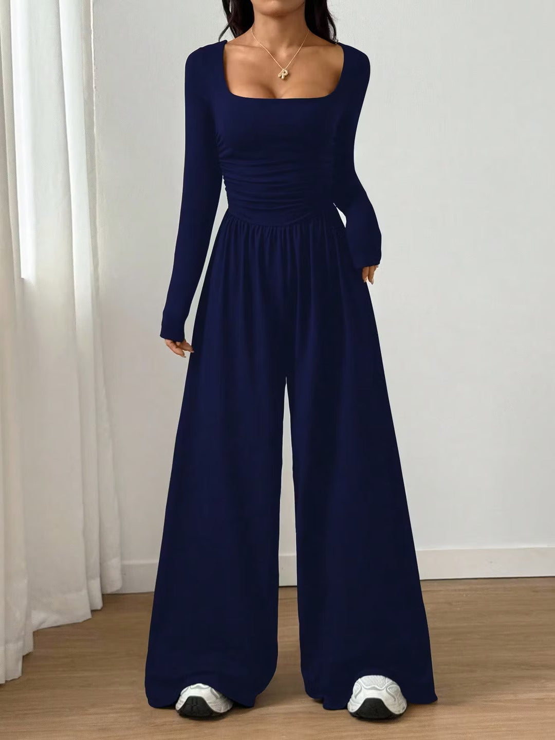 Alise - Geraffter Jumpsuit mit quadratischem Ausschnitt und weiten Beinen