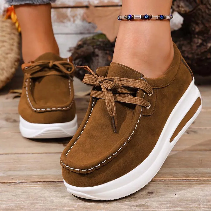 Eirwen - gepolsterte Plateau-Schnürschuhe
