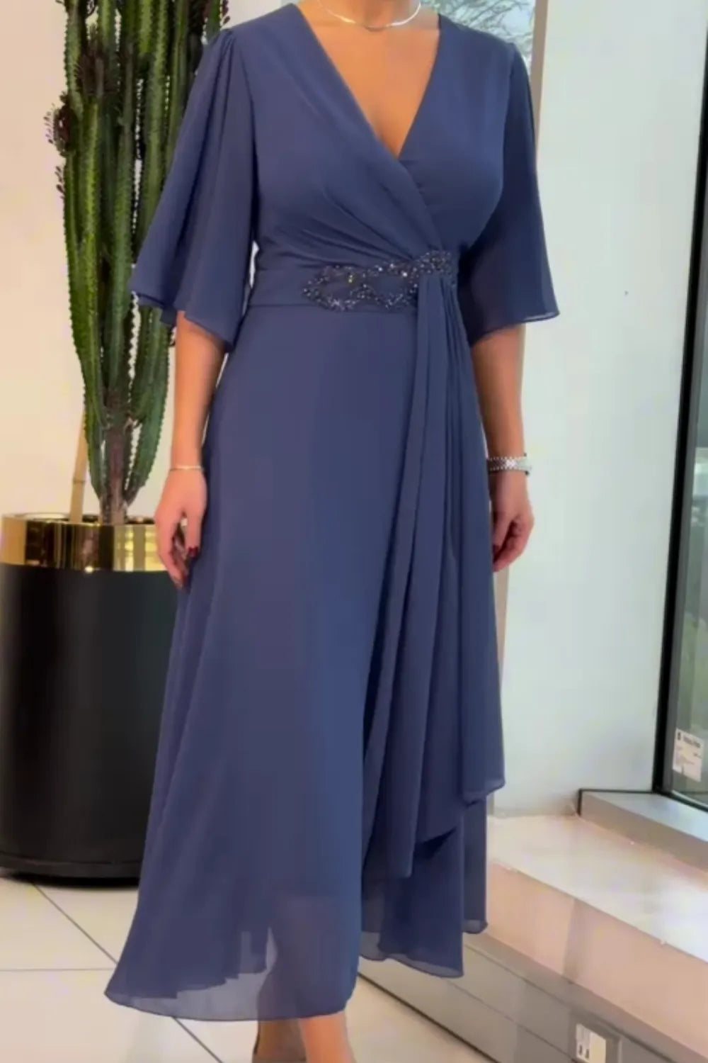 Celinette - Chiffon-Maxikleid mit kristallbesetzter Taille