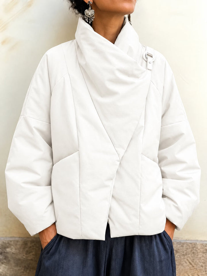 Ismena - Asymmetrische Pufferjacke mit hohem Kragen