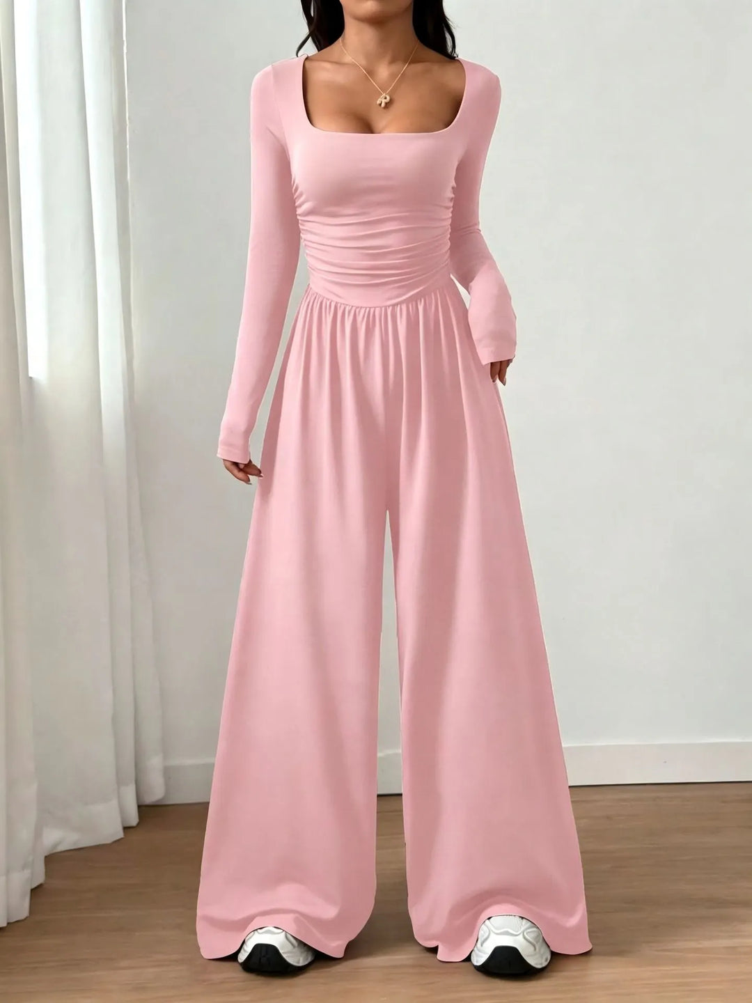 Alise - Geraffter Jumpsuit mit quadratischem Ausschnitt und weiten Beinen