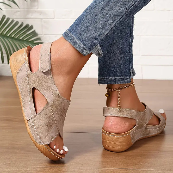 Lacey - Komfort-Sandalen mit gekreuzten Riemen