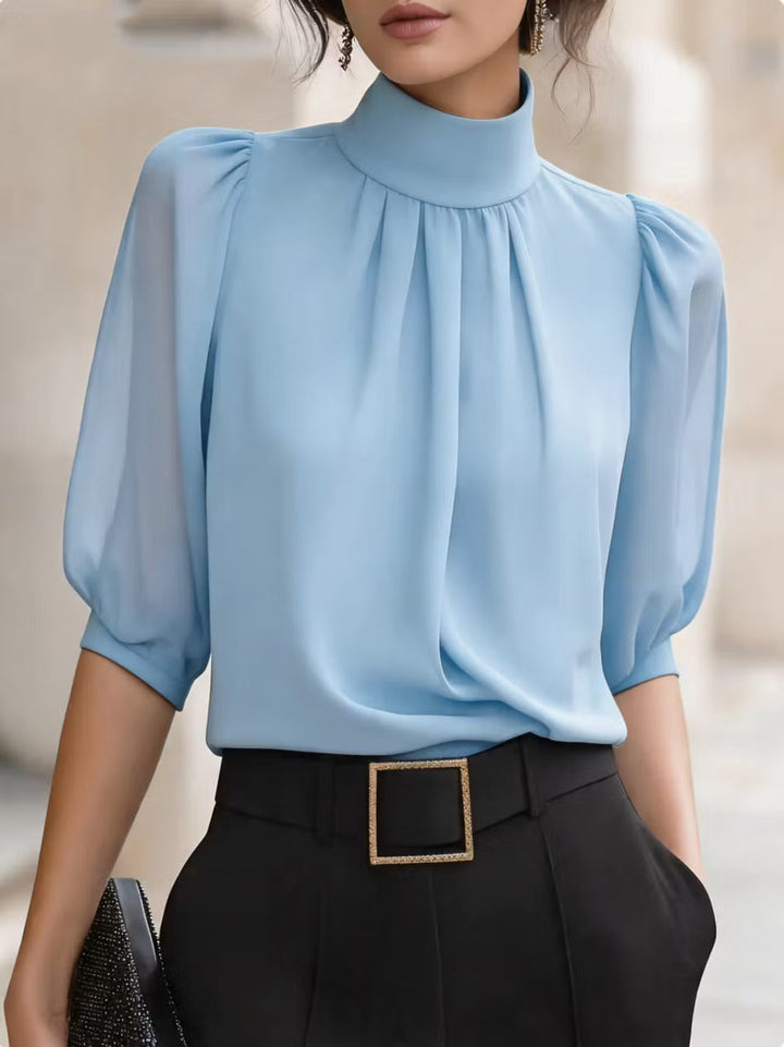 Valessique - Plissee-Bluse mit hohem Kragen