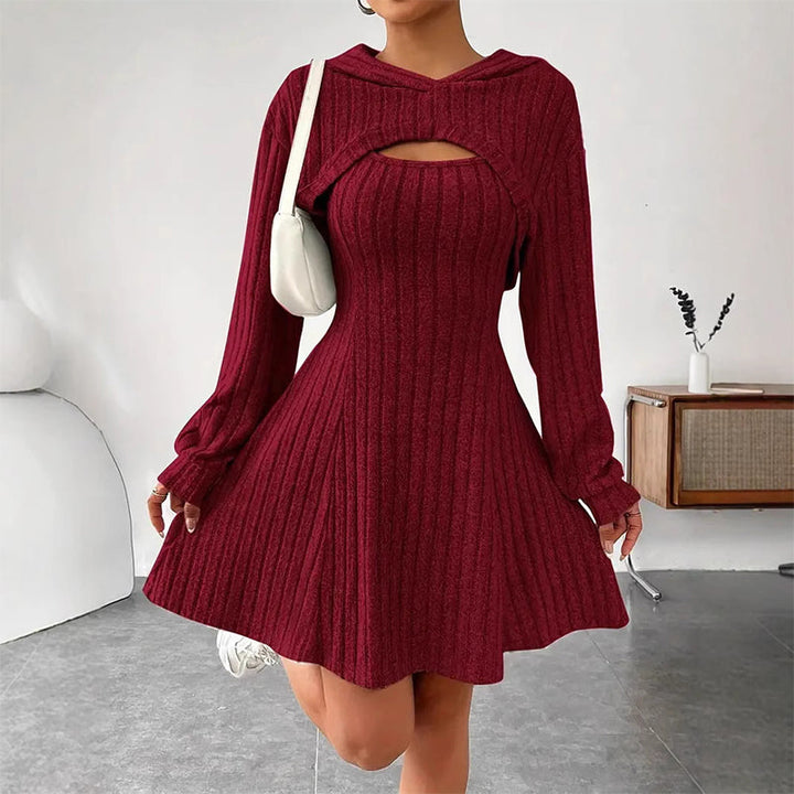 Mirellia - Strick-Minikleid mit Kapuze und Cut-out-Detail
