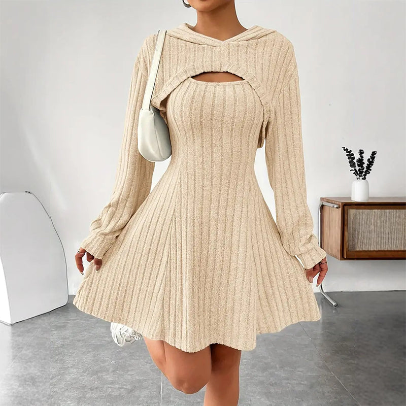 Mirellia - Strick-Minikleid mit Kapuze und Cut-out-Detail