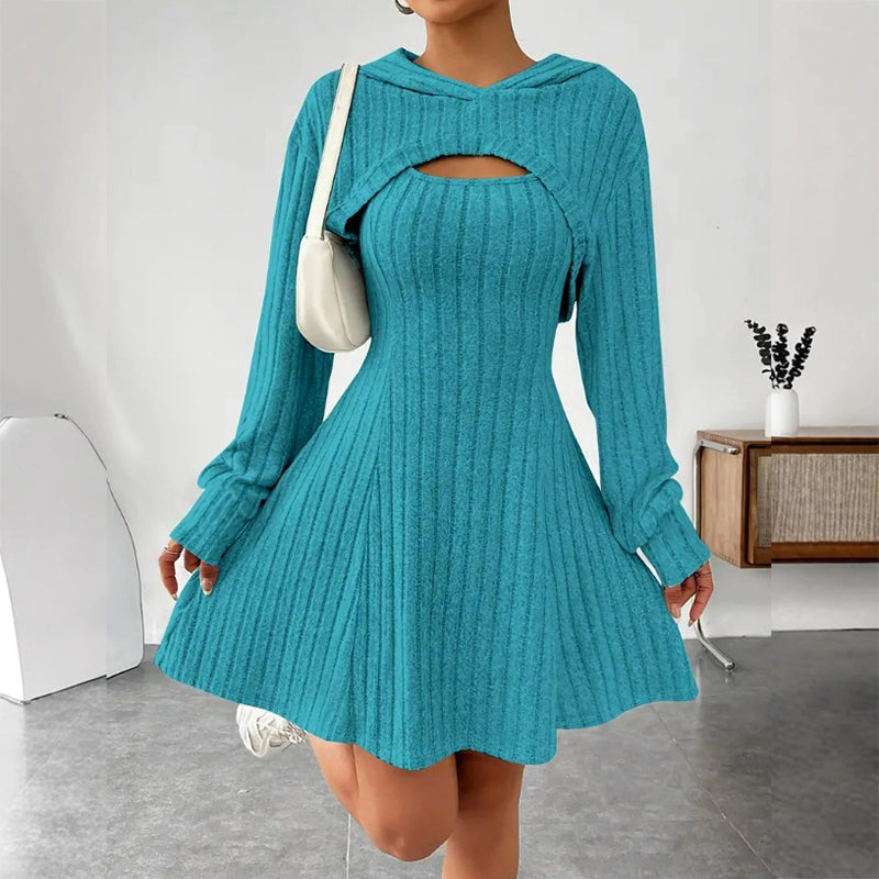 Mirellia - Strick-Minikleid mit Kapuze und Cut-out-Detail