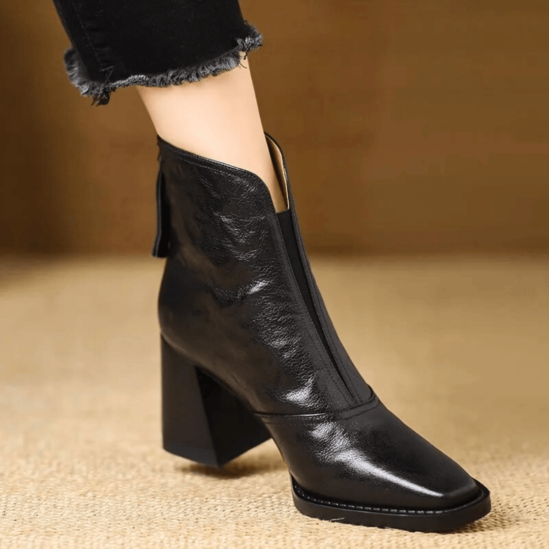 Zora - Skulpturale Stiefelette mit mittelhohem Absatz