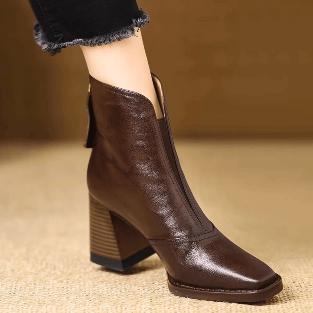 Zora - Skulpturale Stiefelette mit mittelhohem Absatz